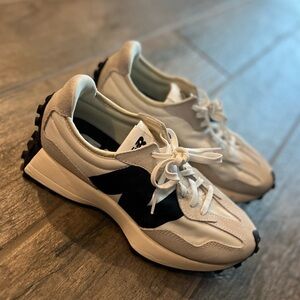 New Balance 327 Sneakers